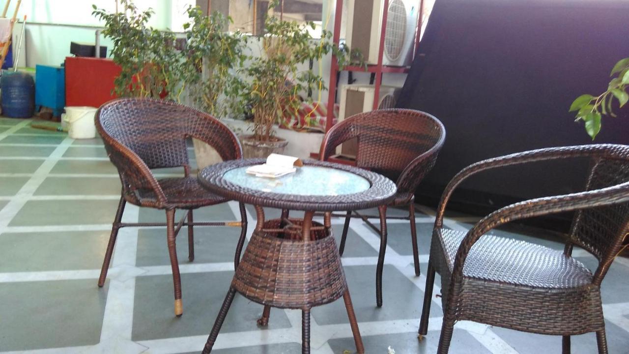 Hotel Superb 5 Mins Walk From New Delhi Station Екстер'єр фото