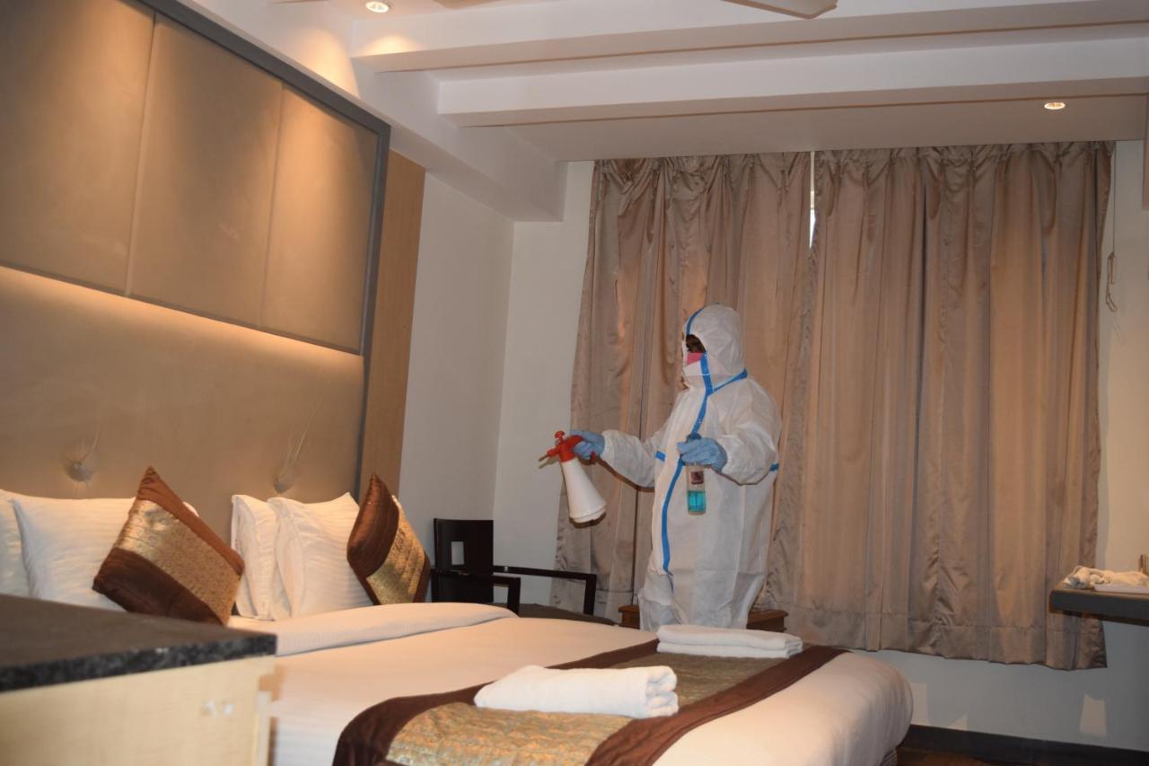 Hotel Superb 5 Mins Walk From New Delhi Station Екстер'єр фото