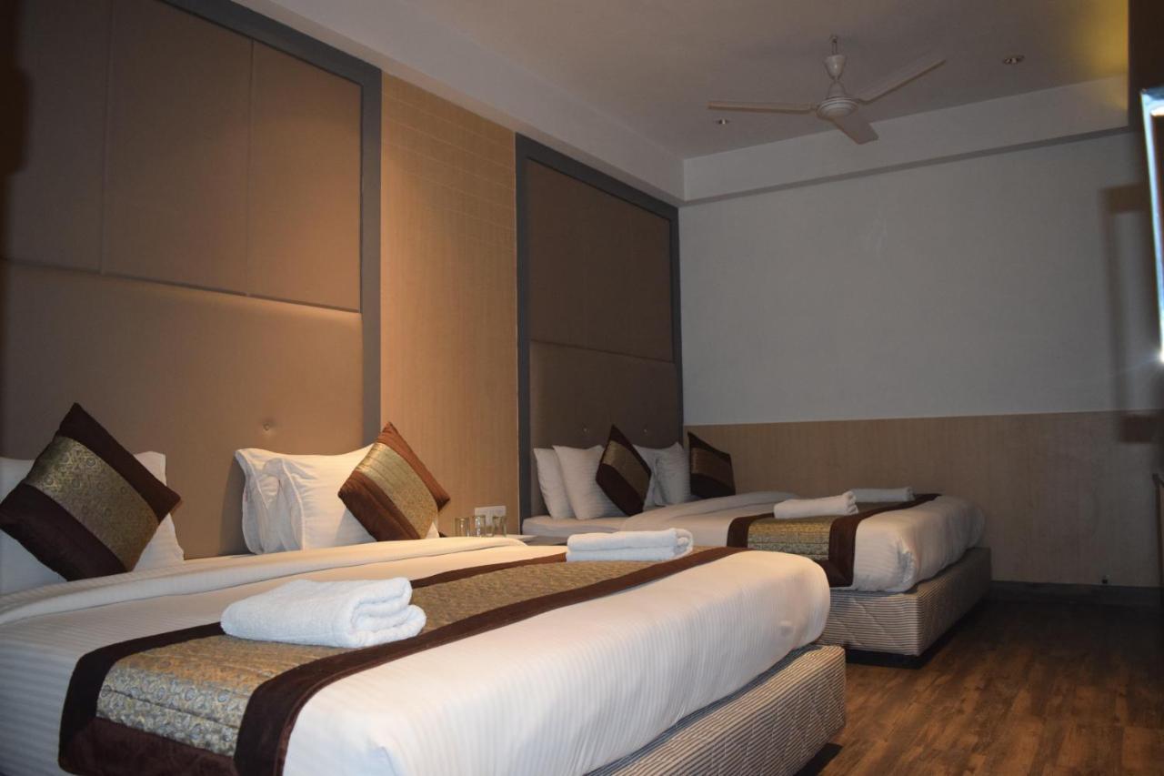 Hotel Superb 5 Mins Walk From New Delhi Station Екстер'єр фото