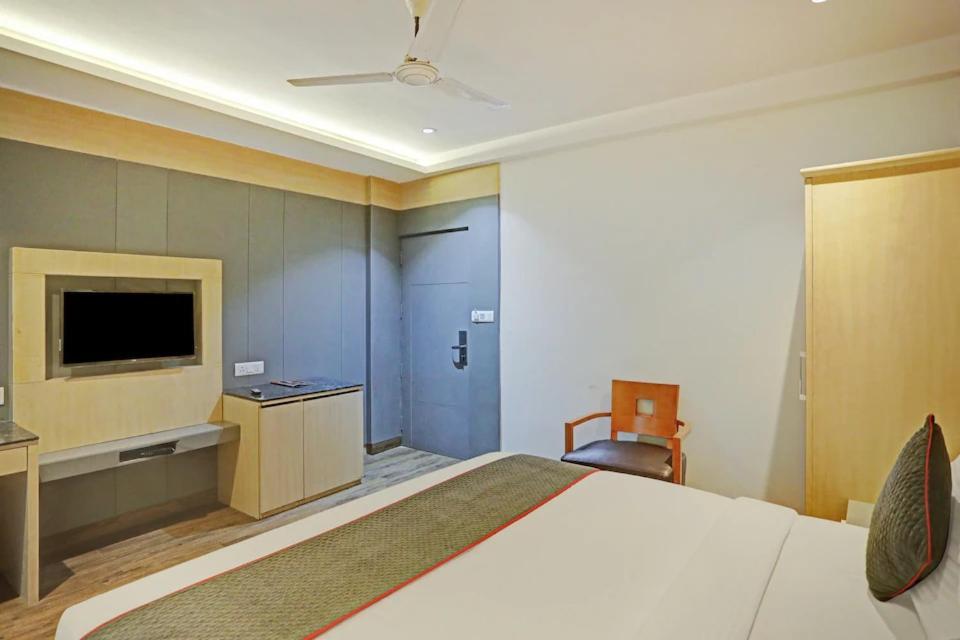 Hotel Superb 5 Mins Walk From New Delhi Station Екстер'єр фото