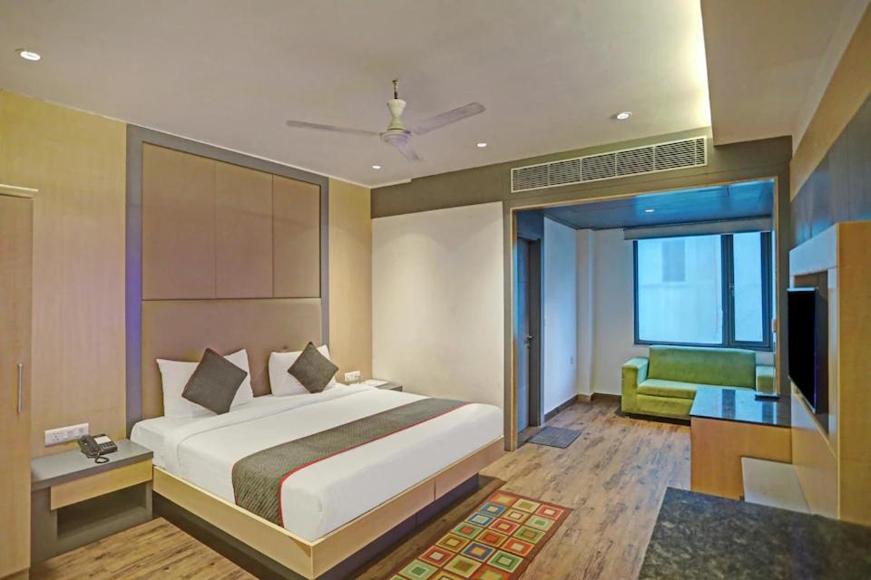Hotel Superb 5 Mins Walk From New Delhi Station Екстер'єр фото