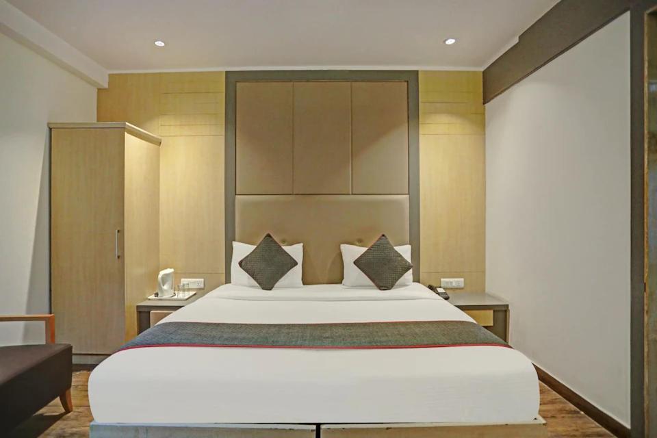 Hotel Superb 5 Mins Walk From New Delhi Station Екстер'єр фото