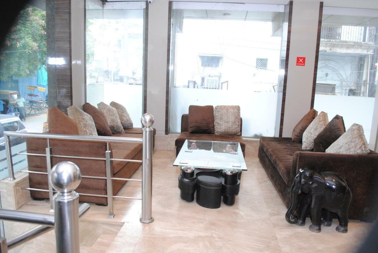 Hotel Superb 5 Mins Walk From New Delhi Station Екстер'єр фото