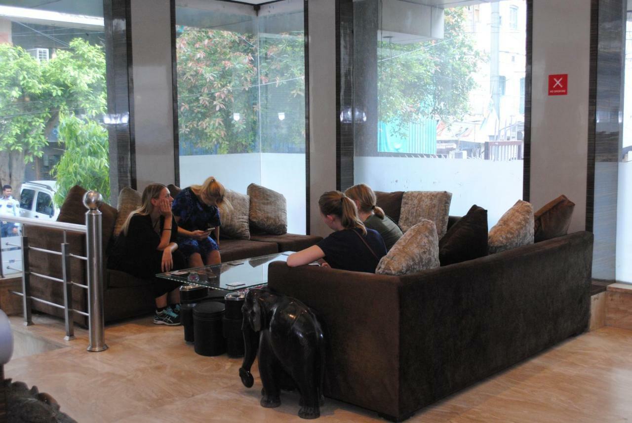 Hotel Superb 5 Mins Walk From New Delhi Station Екстер'єр фото