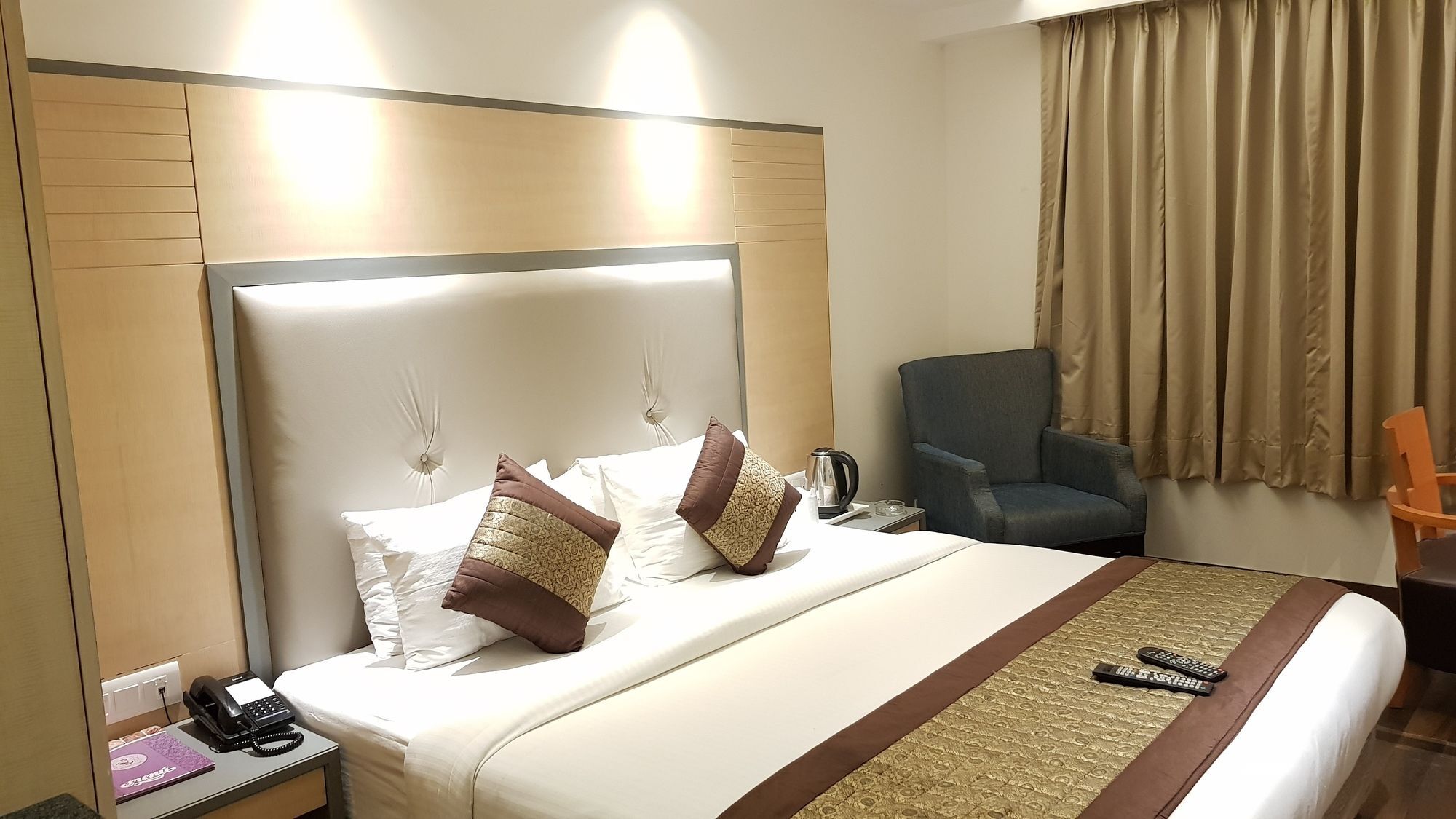 Hotel Superb 5 Mins Walk From New Delhi Station Екстер'єр фото