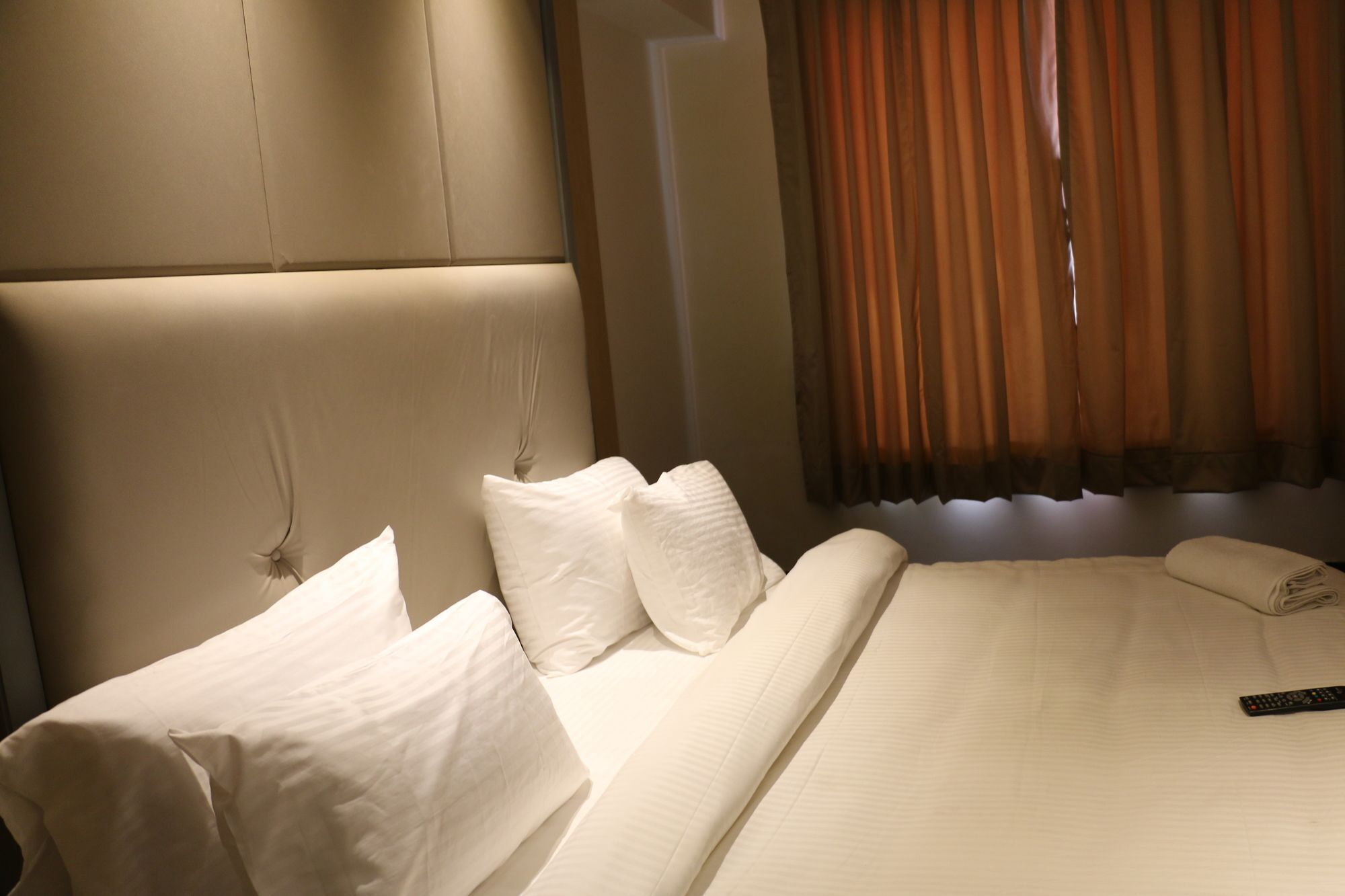 Hotel Superb 5 Mins Walk From New Delhi Station Екстер'єр фото