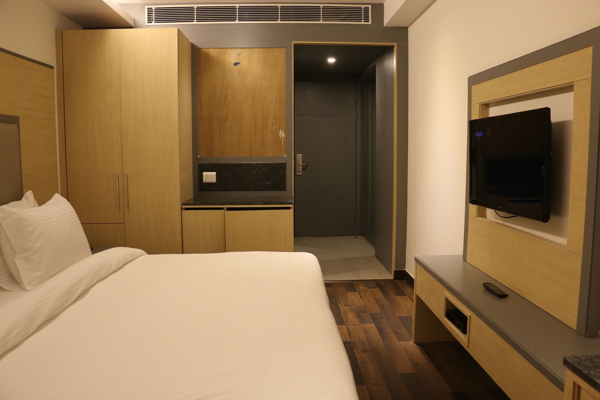 Hotel Superb 5 Mins Walk From New Delhi Station Екстер'єр фото